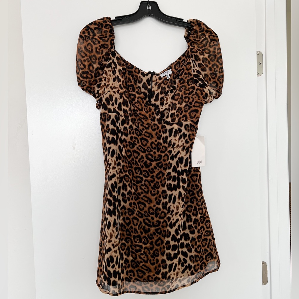 NEW WITH TAGS UNWORN. Tobi leopard cheetah mini dress V-neck with short sleeves